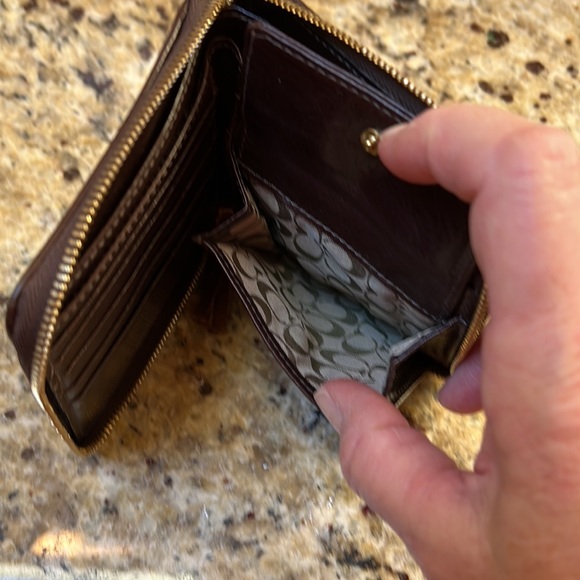 Coach calf hair wallet zippered with coin, credit card and 2 slots for money etc - Picture 6 of 8